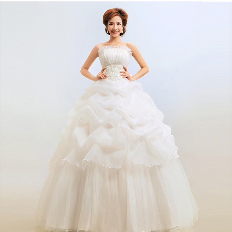 A princess-style wedding dress that gives you a uniquely romantic look