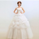 A princess-style wedding dress that gives you a uniquely romantic look
