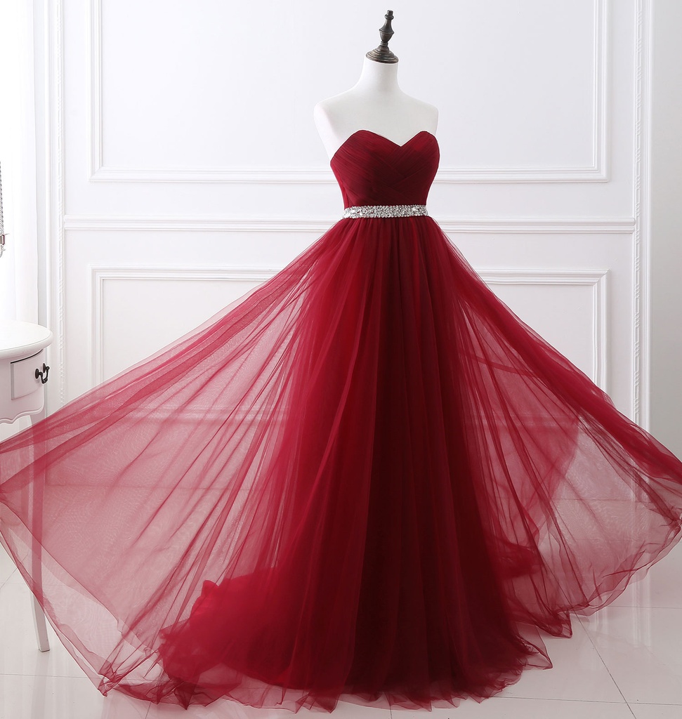 Shine with a feminine and elegant look in this luxurious and modern long, slim-fit dress