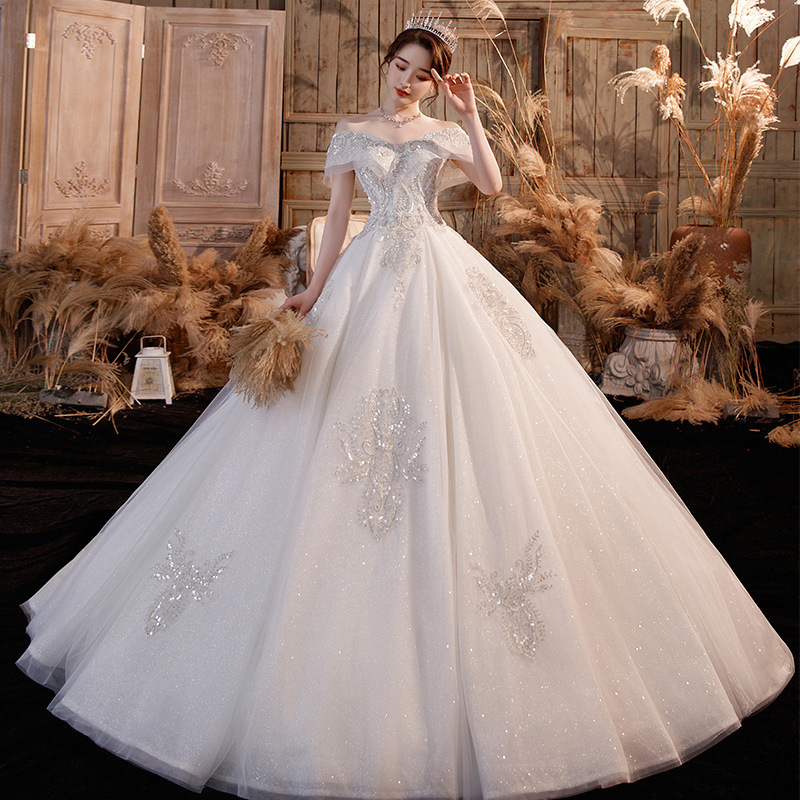 Elegant wedding dress with a luxurious design and long train, offering a magical and feminine look like a fairytale princess