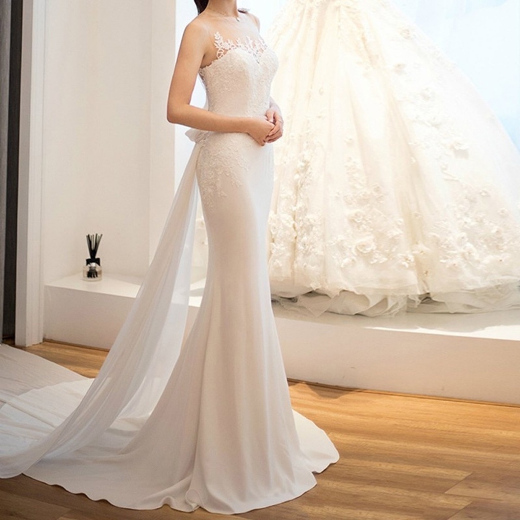 A wedding dress inspired by royal French luxury for a modern and radiant look