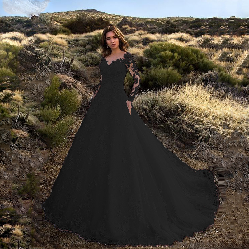 فستان أنثوي يتميز بتصميم أنيق يضفي لمسة جمالية على إطلالتك