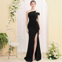 Long fishtail evening dress for an elegant feminine look