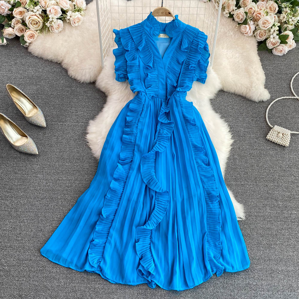 A modern pleated dress that reflects your elegant and bold personality
