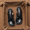 Stati sandals in a classic French style featuring a toe-ring design