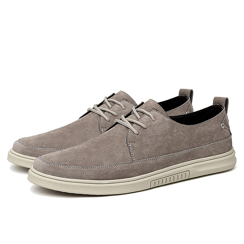 Men’s casual shoes featuring a simple, modern design