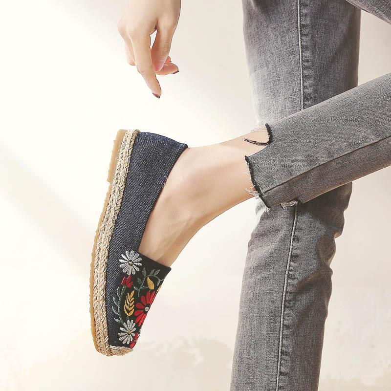 Women's casual shoes made of fabric adorned with elegant embroidery