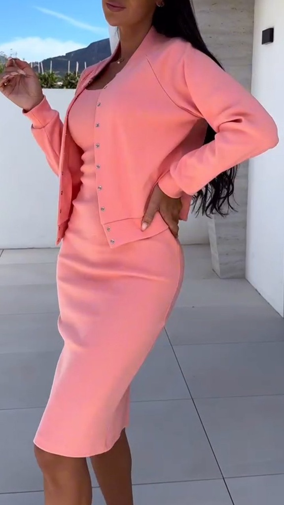 طقم نسائي أنيق مكون من قطعتين – فستان مع بلوزة متناسقة