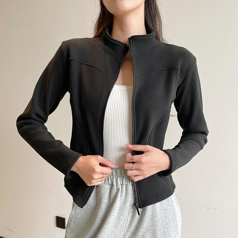 معطف قصير بياقة واقفة من الكشمير بقبعة، مبطن بالفيلفت السميك