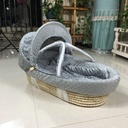 سرير مهد محمول متعدد الوظائف مزود بالناموسية والبساط