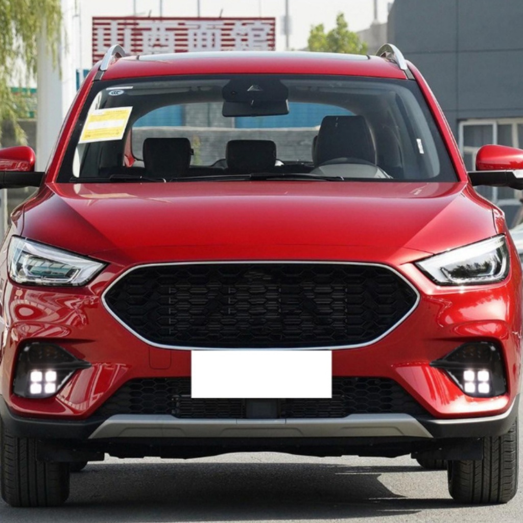 ضوء قيادة نهاري لسيارة MG ZS مع إشارة انعطاف معدَّلة وضوء ضباب