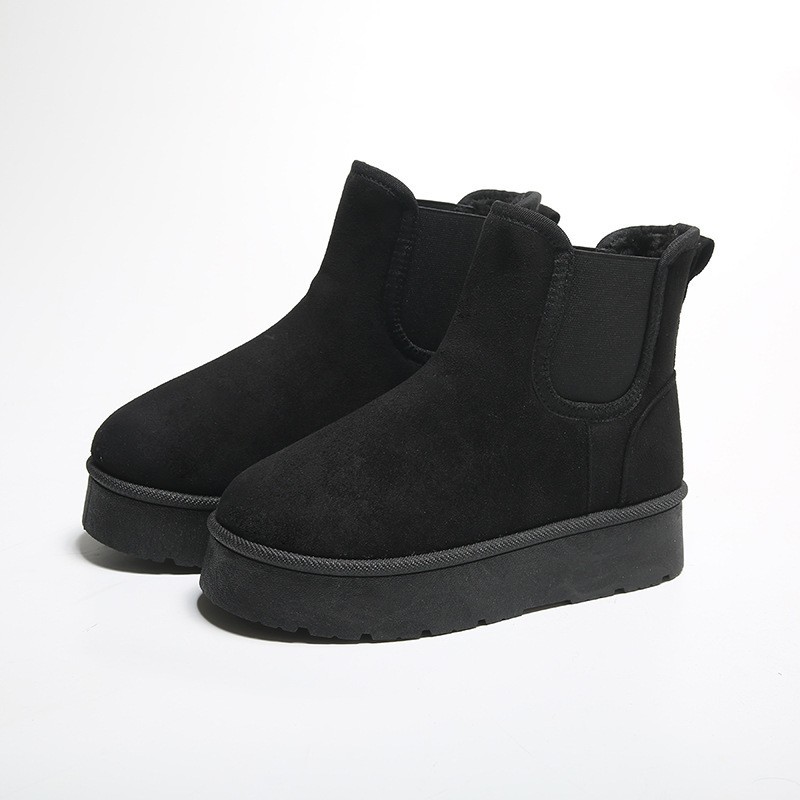 Thick winter ankle boots lined with fur