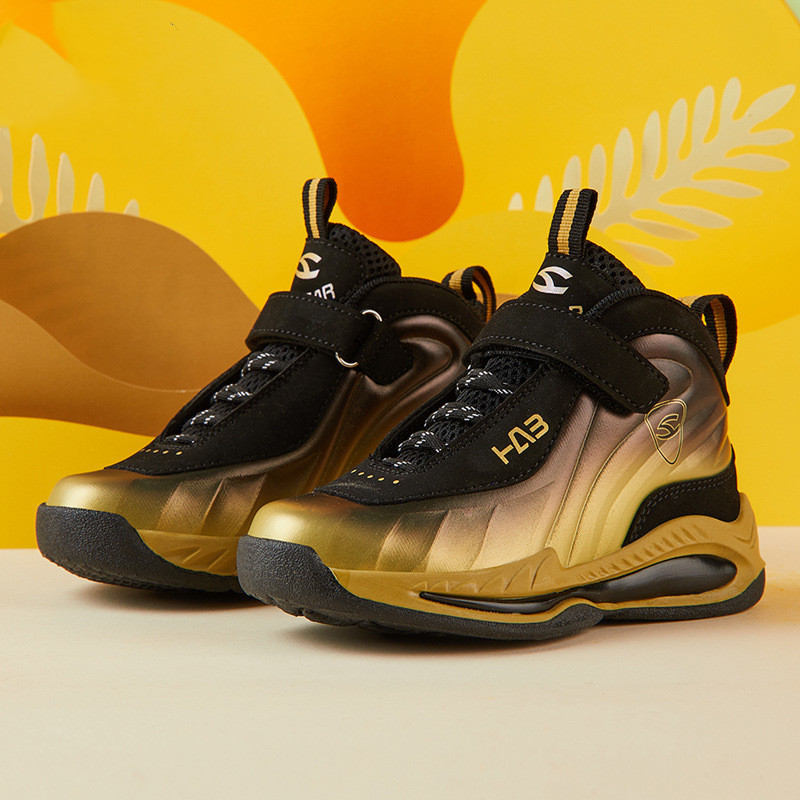 Lightweight, durable athletic shoes for medium and big boys