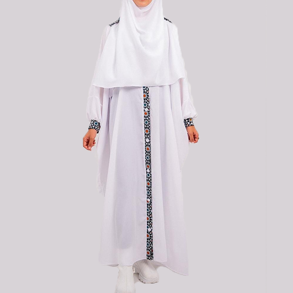 عباءة نسائية بيضاء مطبوعة بأسلوب بوهيمي