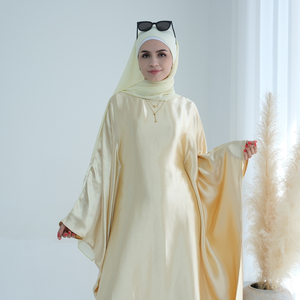 فستان نسائي لامع بتصميم شرق أوسطي