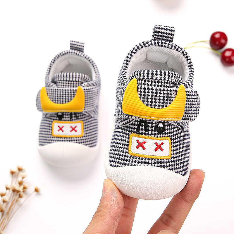 Baby soft-soled toddler shoes