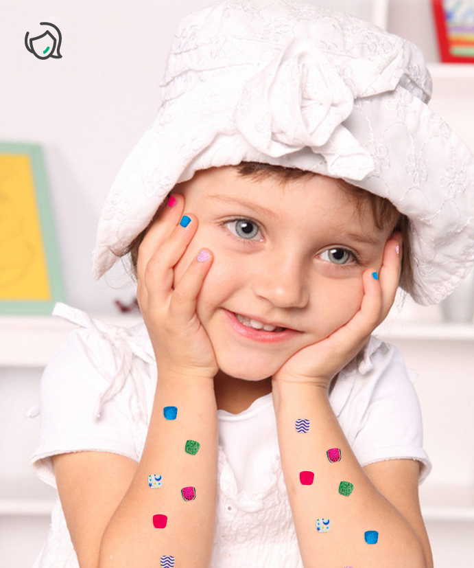 مجموعة مكياج وملصقات أظافر للفتيات والأطفال