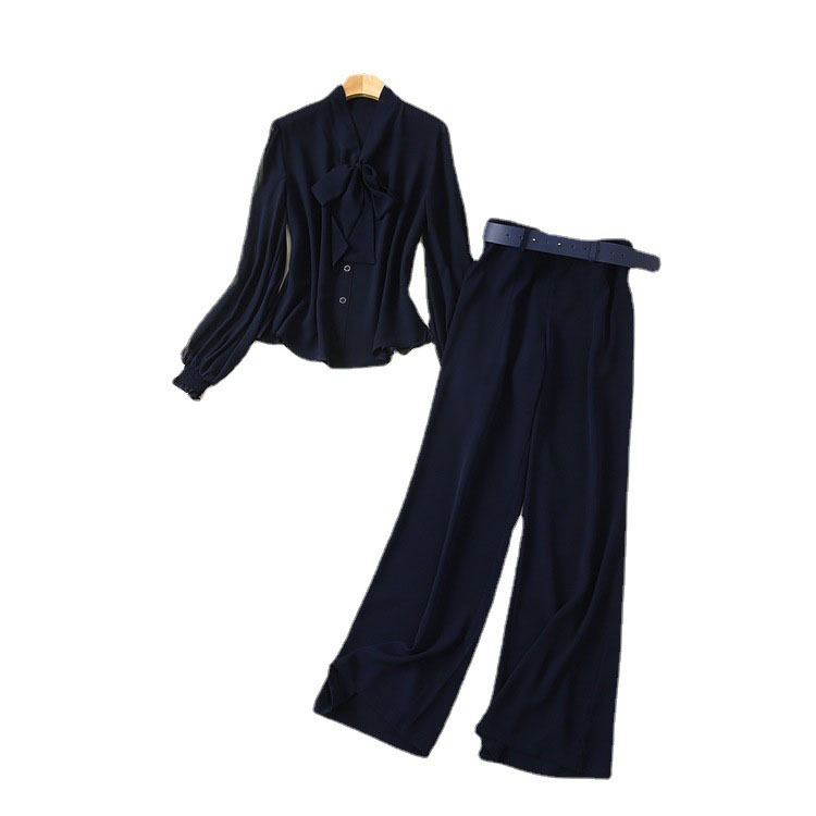 بدلة نسائية فاخرة بتصميم ربطة عنق