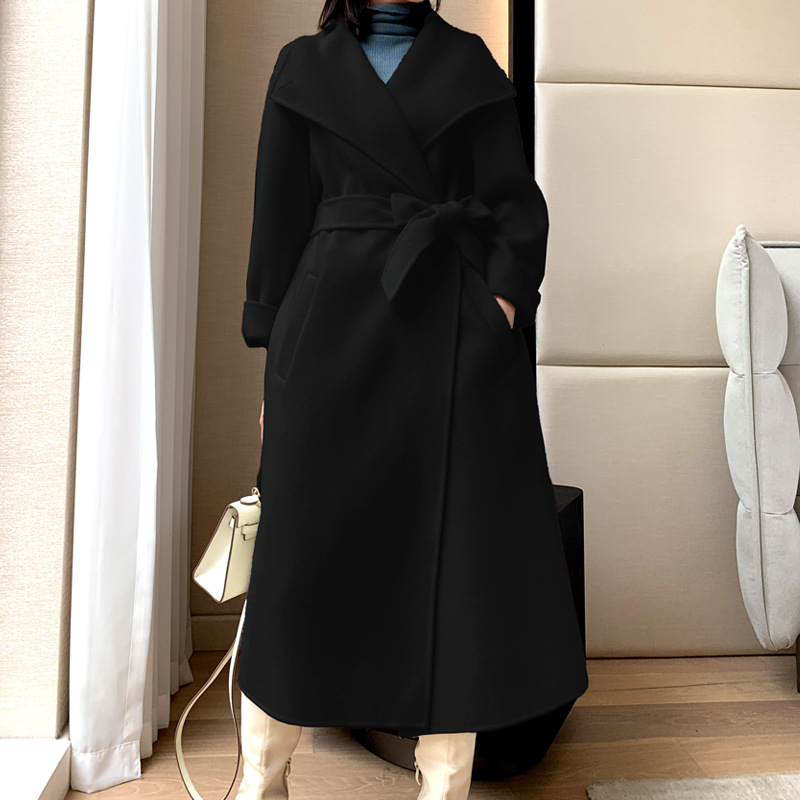 معطف صوفي أبيض بتصميم مستقيم للسيدات