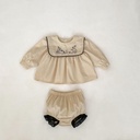 بلوزة بياقة بولو مع بنطلون على شكل خبز