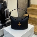 A bag with a modern and casual design, perfect for a daily look