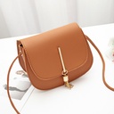 An elegant women's shoulder bag that adds an attractive and unique touch