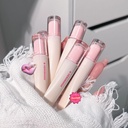 Pure petroleum jelly lip lacquer, moisturizing with a radiant shine