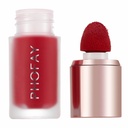 A liquid blush with a lightweight, velvety mousse-like texture, making it easy to blend for a natural and refreshed look