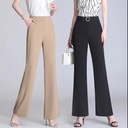 Wide-leg pants with a modern and practical design, offering an elegant and comfortable look