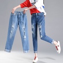 Women's wide-leg jeans with a modern and elegant design that combines comfort and contemporary style for a standout everyday look