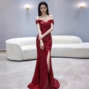 Wine red evening dress with a fishtail cut and an elegant slit