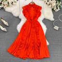 A modern pleated dress that reflects your elegant and bold personality