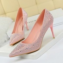 Modern stiletto shoe inspired by European style