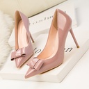 Pointed thin-heeled shoes with a low-cut front for an elegant and feminine look