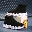 Children's casual shoes with a thick sole and a solid-color design