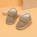 Snow boots for children, lined to protect the feet from cold and snow 