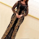فستان نسائي بأكمام طويلة مزين بالترتر.