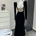 فستان مخملي أسود مزين بخرز عالي الجودة لفصل الخريف.