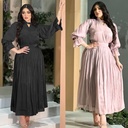 فستان نسائي مسلم من الساتان اللامع بأسلوب عصري.