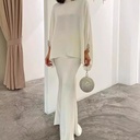 طقم نسائي بأسلوب شرق أوسطي يشمل فستان مزين باللؤلؤ